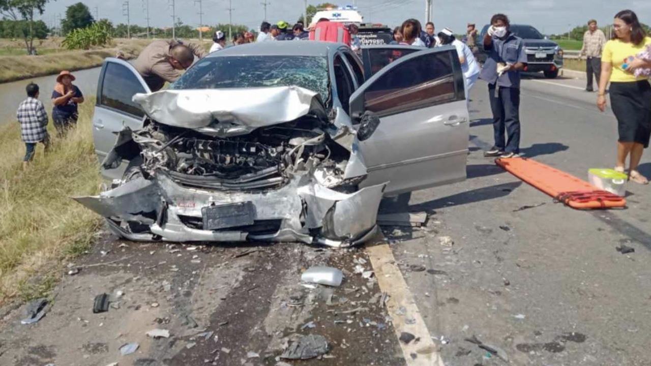 วีออสข้ามเลนเจอยาริส ชนสนั่นที่ฉะเชิงเทรา ตาย 1 สาหัส 6 