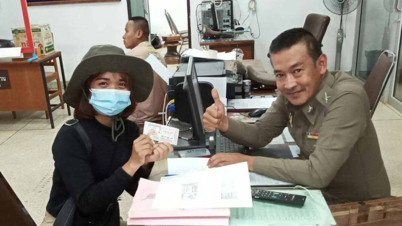 แม่ค้าเมืองกาญจน์ ซื้อหวยป้ายแดง โชคหล่นทับรับ 6 ล้านบาท 