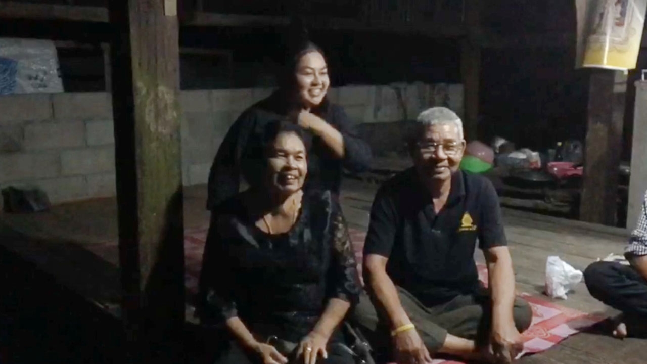 ป้าดวงเฮง ถูกหวยรับ 6 ล้าน บอกไม่ตั้งใจซื้อ ช่วยอุดหนุนคนกันเอง 