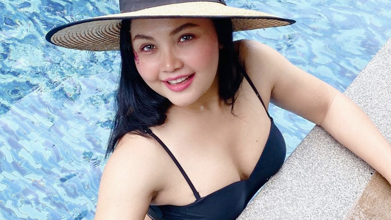 รุ่นนี้บ่มีเหงา ตั๊กแตน ชลดา ปล่อยชอตเด็ดในชุดว่ายน้ำสุดเซ็กซี่ 