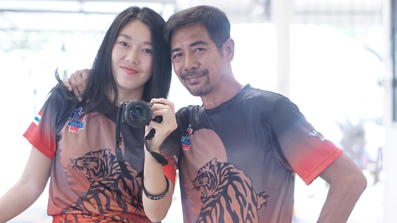 สามารถ พยัคฆ์อรุณ ควงเปิดตัว เมียเด็กอายุห่าง 32 ปี สมรักษ์ เป็นพ่อสื่อ