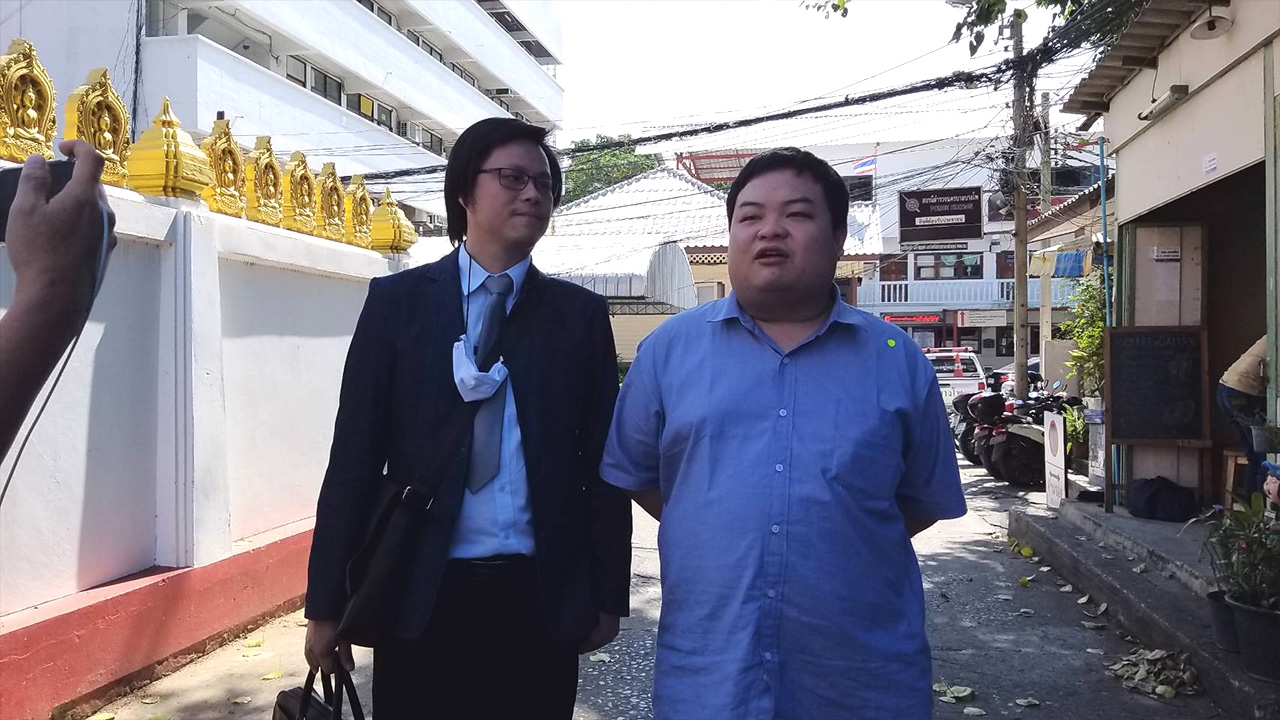 แกนนำกลุ่มราษฎร เข้ารับทราบข้อหาไม่แจ้งการชุมนุม กรณีม็อบหน้ารัฐสภา