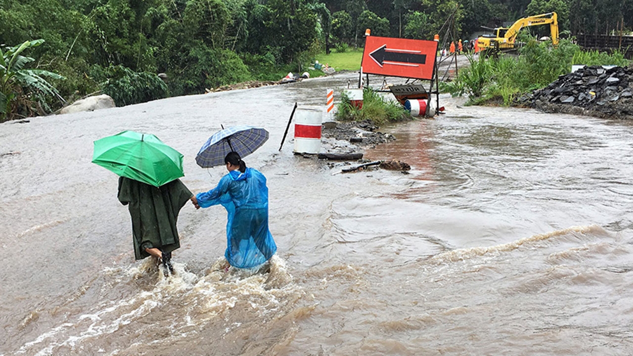 สภาพอากาศวันนี้ ใต้อ่วมฝนถล่ม 9 จว.ระวังน้ำท่วม ตอนบนเย็น-หนาวสะท้าน 