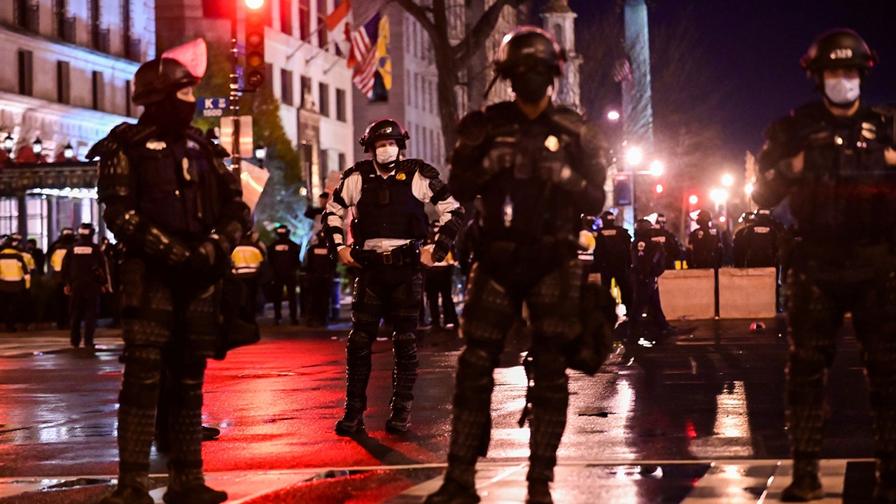 ม็อบหนุน-ต้านทรัมป์ ประท้วงเดือดวอชิงตัน แทงเจ็บ 4 โดนรวบ 23 คน