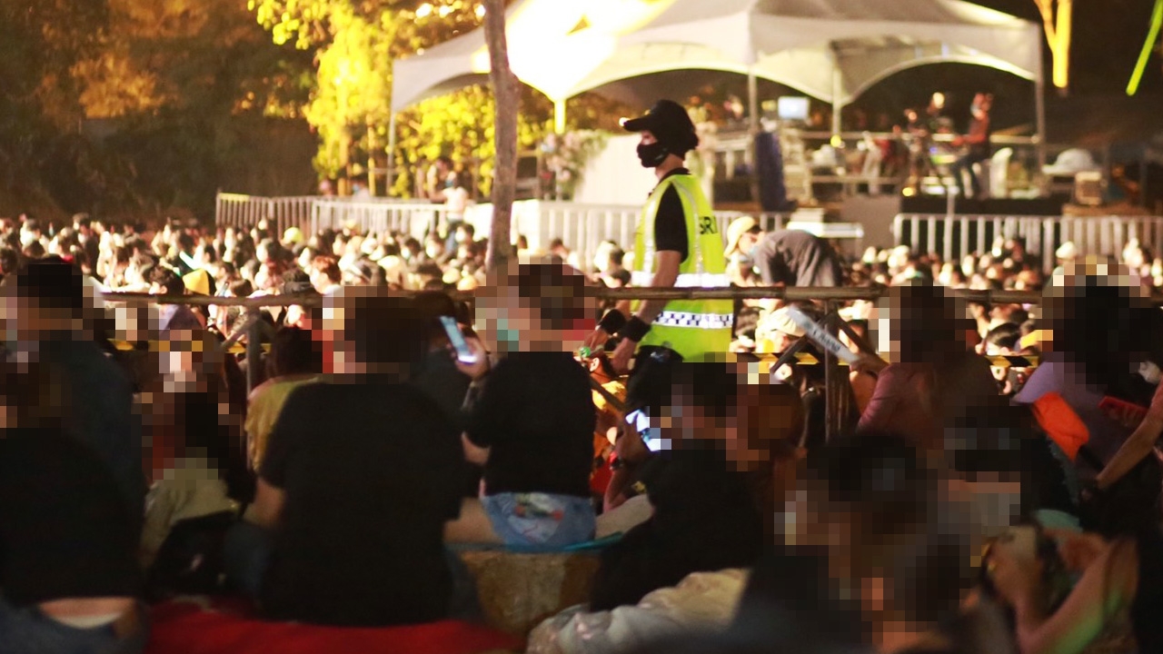 บิ๊กเมาน์เท่นไปต่อ บรรยากาศดูซอฟต์ลง คนดูห้ามเต้น งดขายเบียร์ 3 ทุ่ม