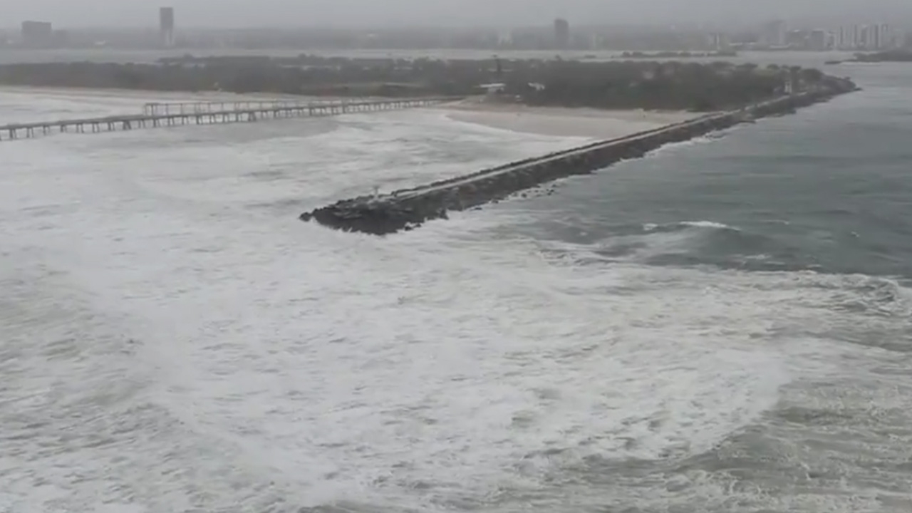 ออสเตรเลียอ่วม เจอสภาพอากาศเลวร้าย พายุถล่ม ทะเลคลั่ง คลื่นสูง 8 ม. (คลิป)