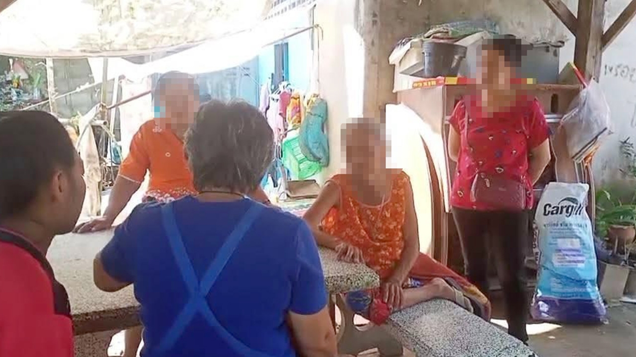 สาวใหญ่ตรังปาของมนตร์ดำขึ้นหลังคา เพิ่มอีก 1 ชุมชน ชาวบ้านผวาเจ็บป่วย