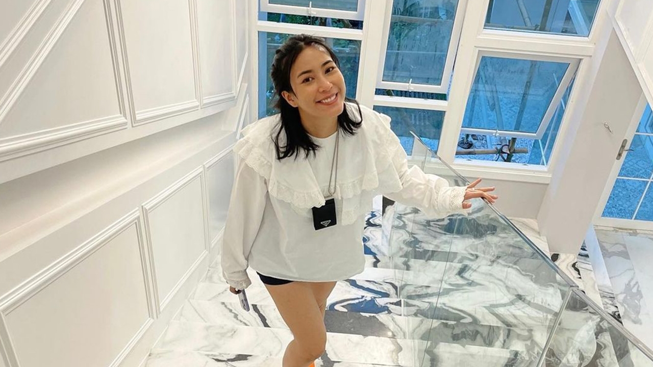 เผยภาพบ้านใหม่ พุฒ-จุ๋ย สวยหรูหรา มีทั้งบันไดหินอ่อน-แชนเดอเลียร์