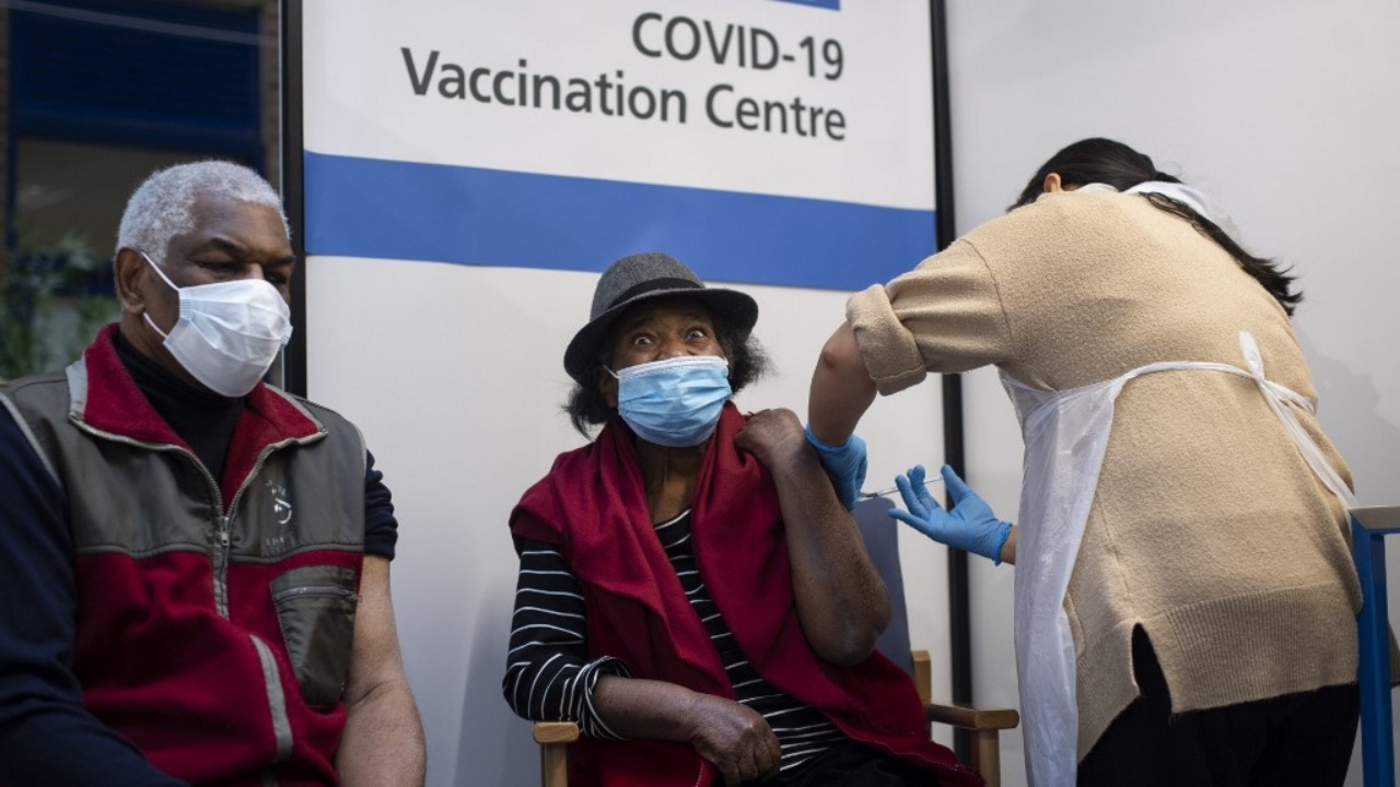 แพ้ง่ายอย่าฉีด UK เตือนคนมีประวัติแพ้ง่าย อย่ารับวัคซีนจากบ.ไฟเซอร์