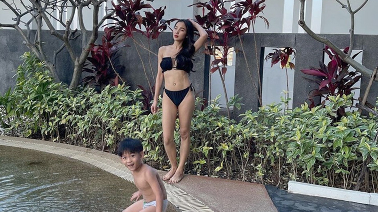 แพท ณปภา พา น้องเรซซิ่ง เล่นน้ำ งานนี้อวดหุ่นสวยใส่บิกินีแซ่บมาก