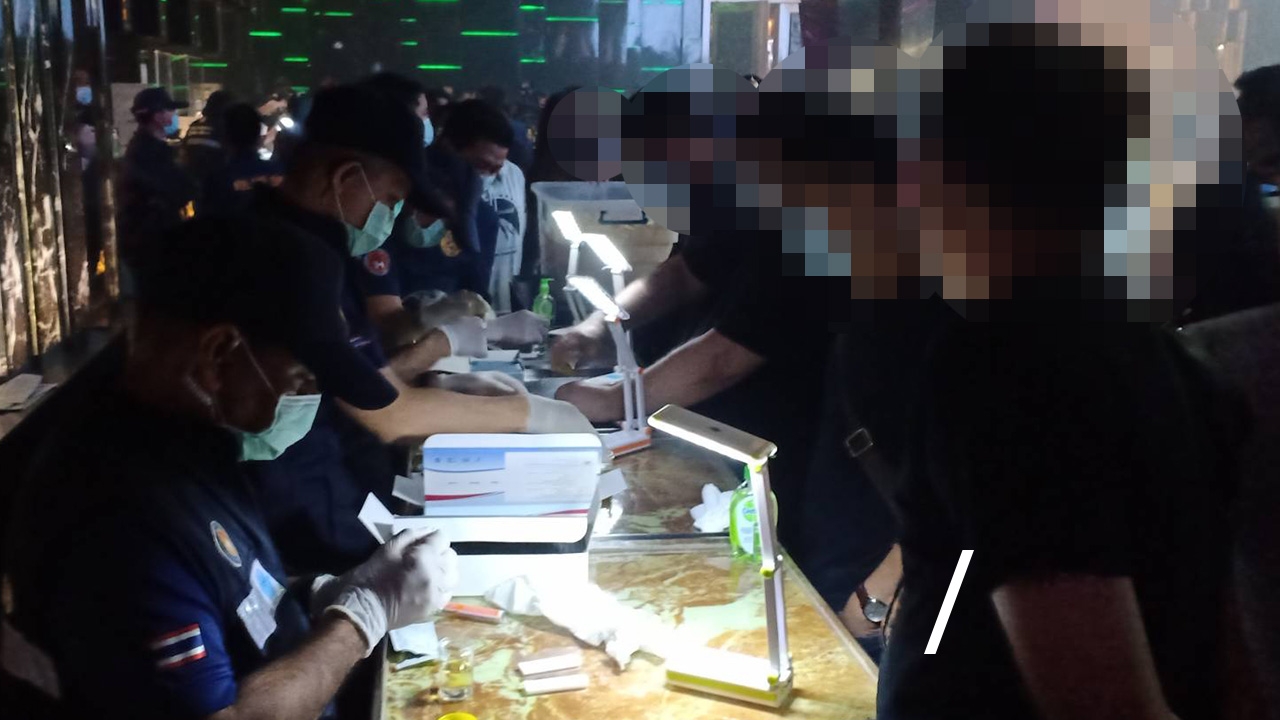บุกจับผับดัง ย่านสุขุมวิท เปิดเกินเวลา-บารากู่อื้อ จับตรวจเจอฉี่ม่วง