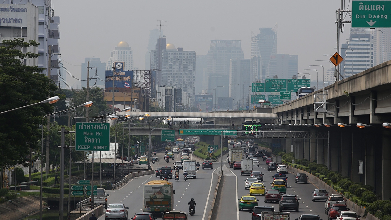 คนกรุงต้องระวัง ฝุ่น PM 2.5 เช้านี้ เกินมาตรฐาน เริ่มมีผลกระทบต่อสุขภาพ