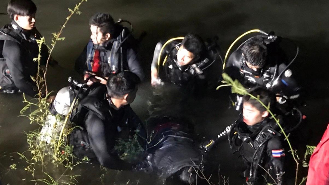 แม่ซิ่งกระบะเร่งจะไปหาลูก ตกเหวลงเขื่อนแม่สรวยลึก 12 เมตรดับ