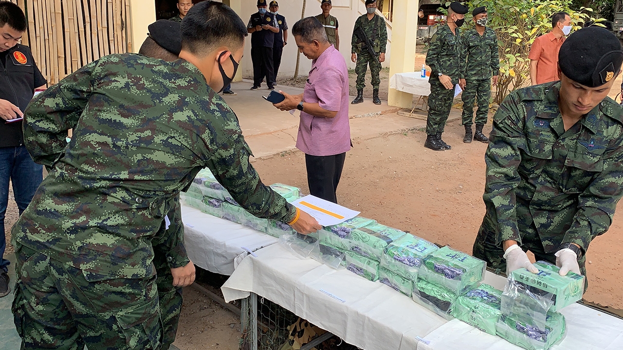 ยึด "ไอซ์" สายอีสาน ใช้เรือหางยาวขนข้ามโขง 38 กก. ค่าเกือบ 60 ล้าน 