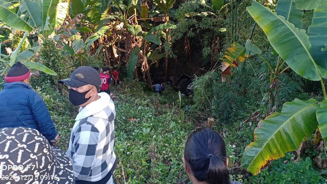 กระบะจากพะเยามาร่วมงานปีใหม่ม้งที่ภูชี้ฟ้า เสียหลักตกเหวตาย 2 เจ็บ 2