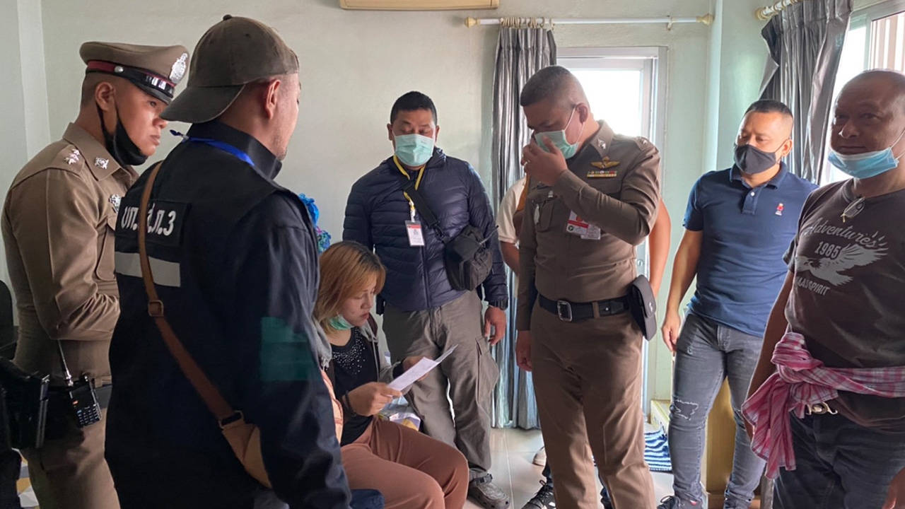 ผกก.ปากช่อง บุกจับเท้าแชร์ "แม่อิ๋ว" หลังโกงเหยื่อกว่า 100 ล้าน