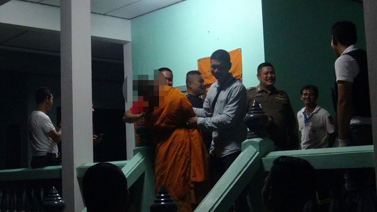 หลวงพี่เมาคลั่ง ควัก.38 สาดกระสุนลั่นวัด เผยซดเหล้าขาว ฉุนพระ-ยิงขู่