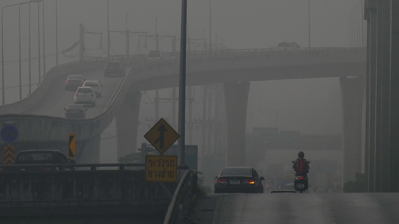 อย่าชะล่าใจ ฝุ่น PM 2.5 กทม. มีแนวโน้มลดลง เกินค่ามาตรฐาน 18 พื้นที่