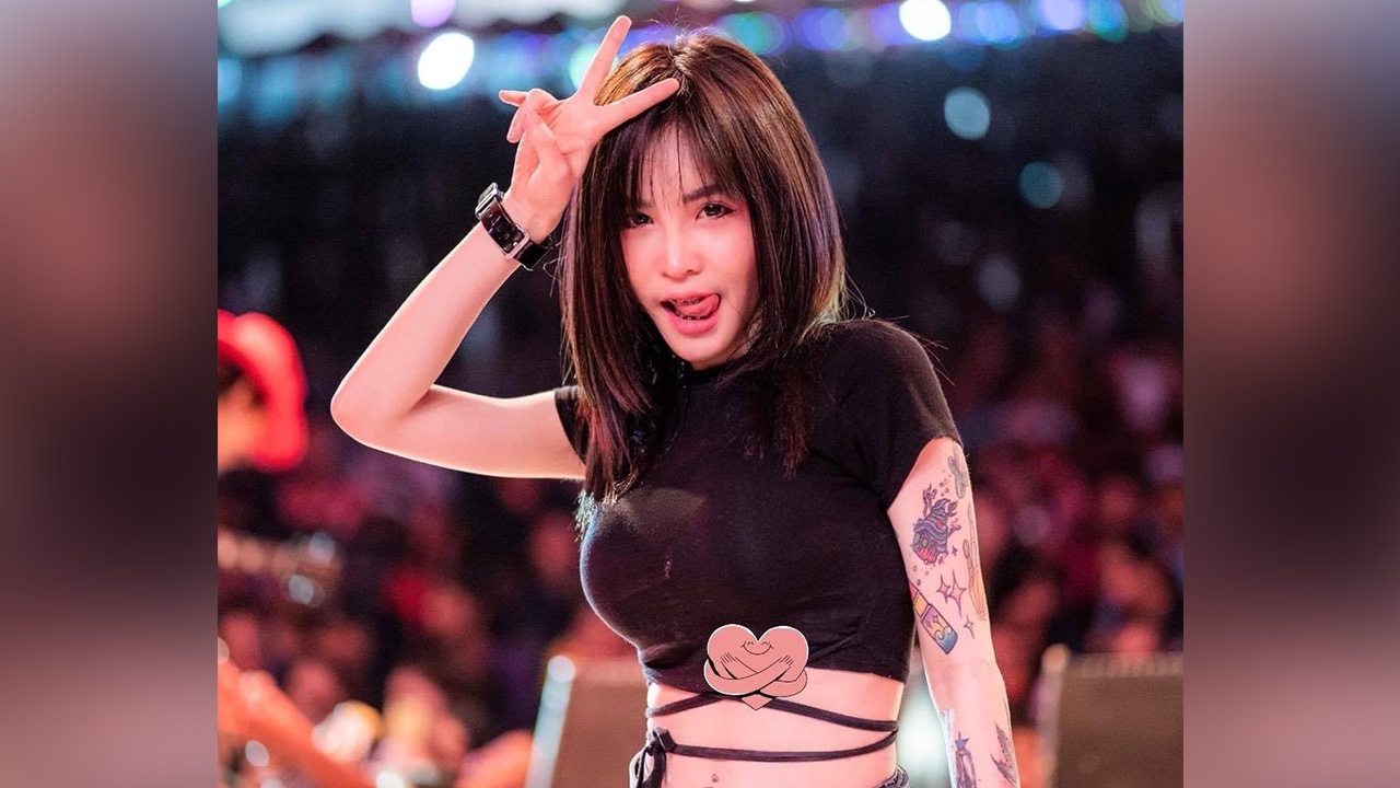 นักร้องสาวชื่อดัง เล่าวินาทีรถตู้เหยียบระเบิด เกือบต้องตายฟรี