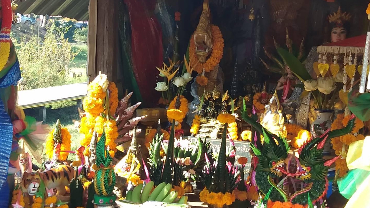 ปู่ศรีสุทโธ เข้าฝันสาวให้พาครอบครัวมาไหว้ ปู่ย่าที่ศาลเก่า แล้วจะมีโชค