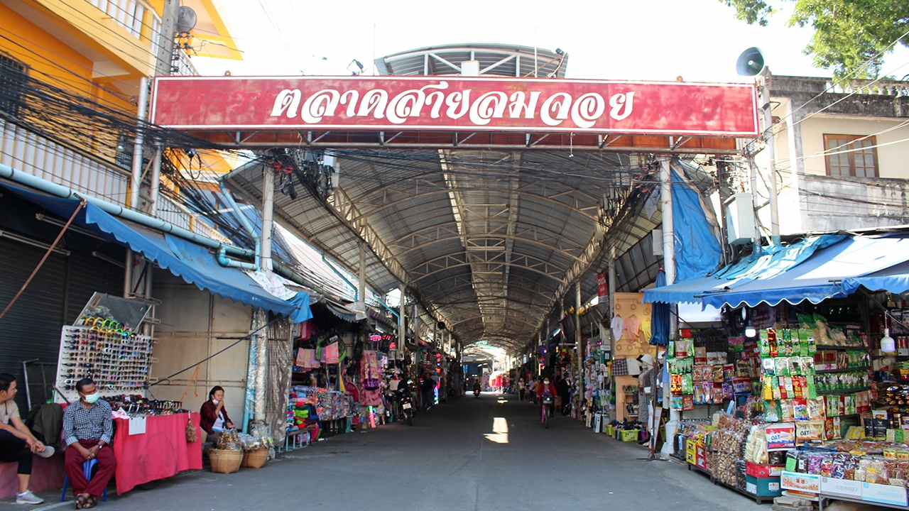 ตลาดแทบร้าง