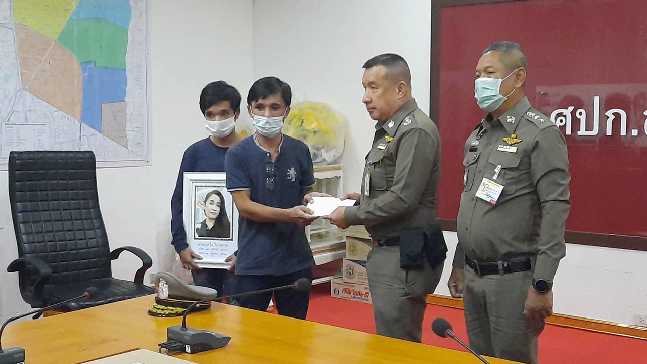 "โชคชัย" หนุ่มเมียถูกรถเมล์ทับตาย ร่ำไห้รับเงินเยียวยาจาก ขสมก.-คปภ.