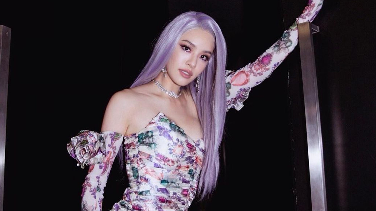 เกรซ ขอโทษแล้ว หลังคนหาว่าล้อเลียน LGBTQ เพราะแคปชั่นผมม่วง-ฉี่ม่วง