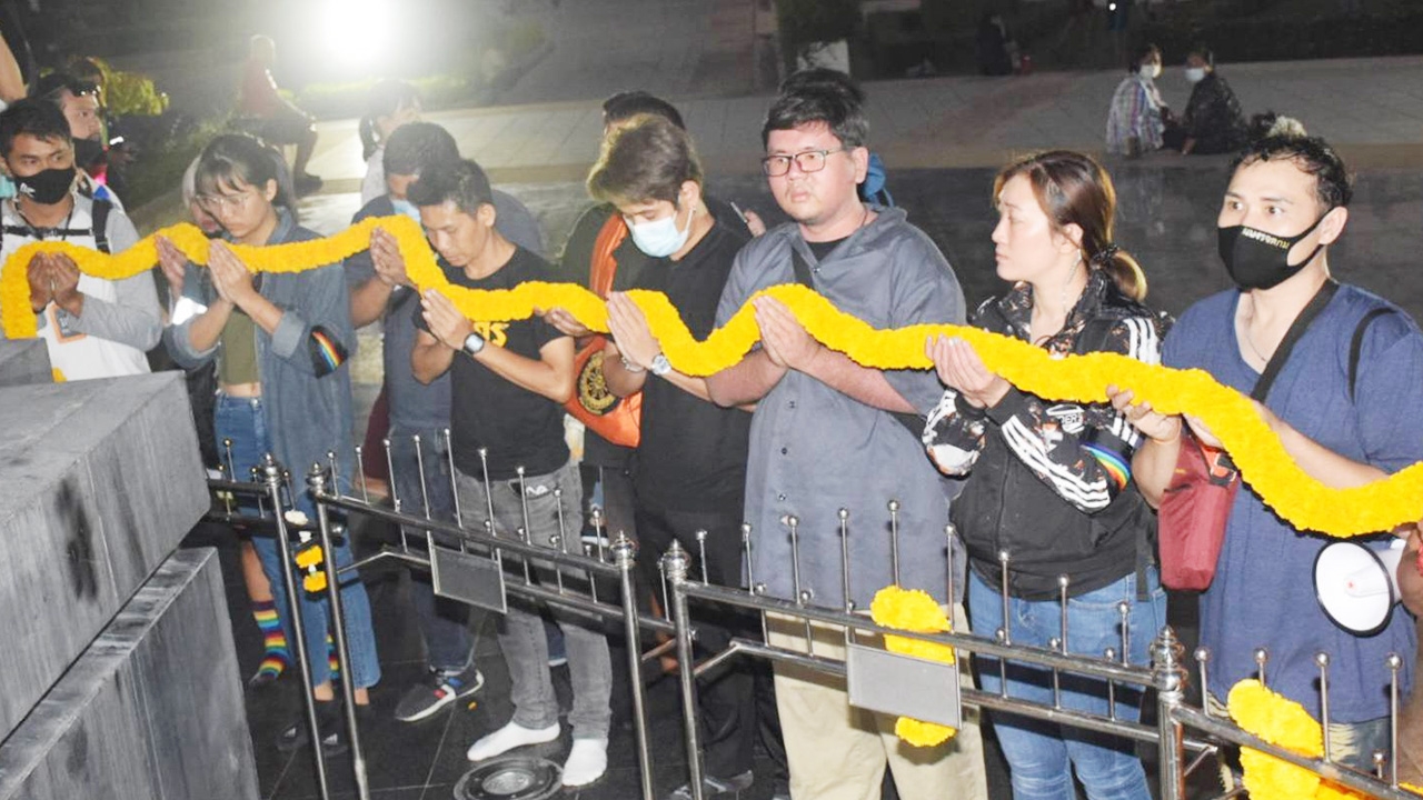 แกนนำราษฎรฝั่งธนบุรี ลั่นวันนี้มาแสดงออกเชิงสัญลักษณ์ ย้ำข้อเรียกร้อง