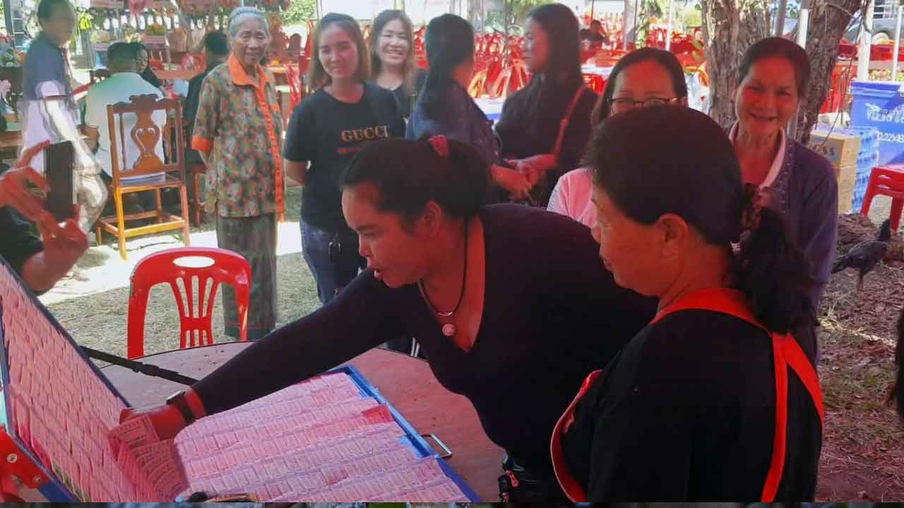 "เจ๊อ๋อ 90 ล้าน" ไม่ขัดใจแฟนๆ ช่วยหยิบโชคใหญ่ก่อนงานสวดศพน้องอุ๋งอิ๋ง