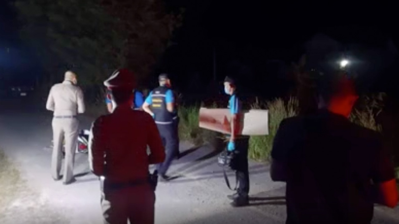 อุกอาจ 2 มือปืน ประกบยิงหนุ่มสักลาย ขี่ จยย.ดับ ลุง 70 ซ้อนท้ายสาหัส