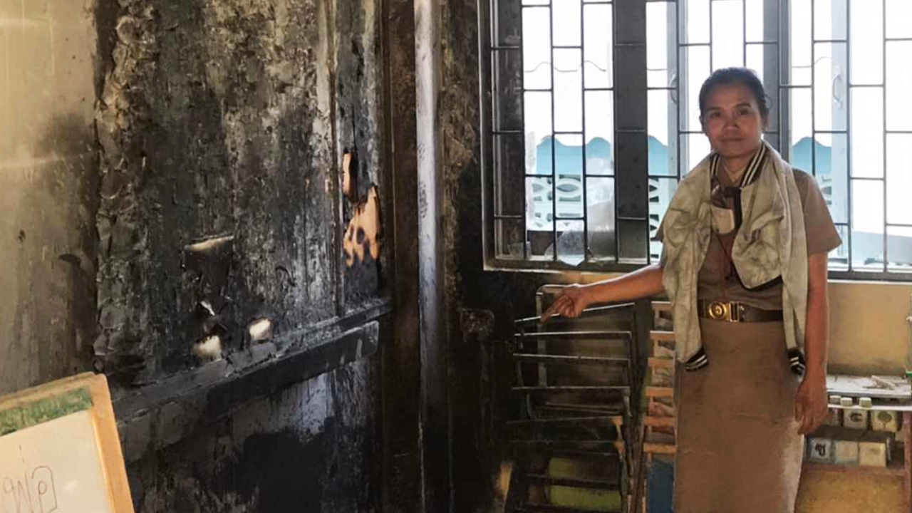 ผอ.สาวสุดสตรอง ลุยเดี่ยว ใช้ถังดับเพลิง 5 ถัง ดับไฟไหม้ห้องเรียน