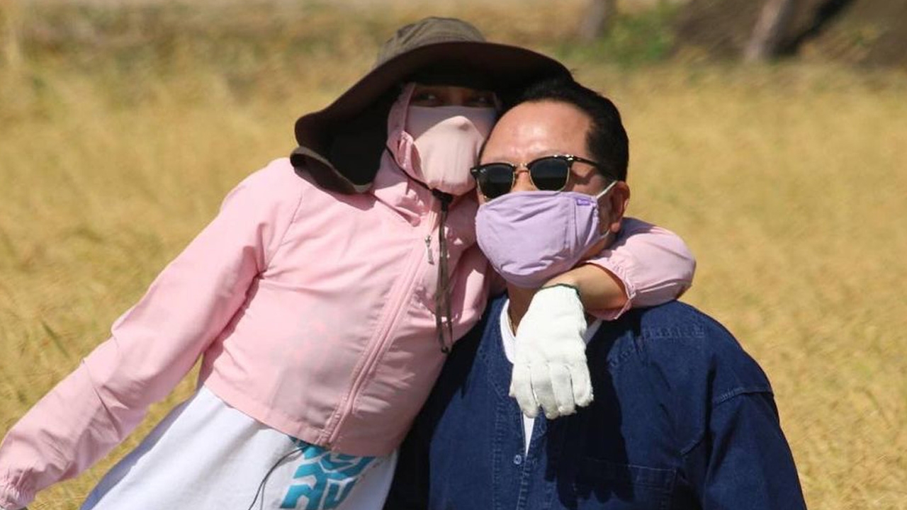 ตั๊ก บงกช ชวน เจ้าสัวบุญชัย ลงแขกที่นา ถึงเหนื่อยและร้อนแต่มีความสุข