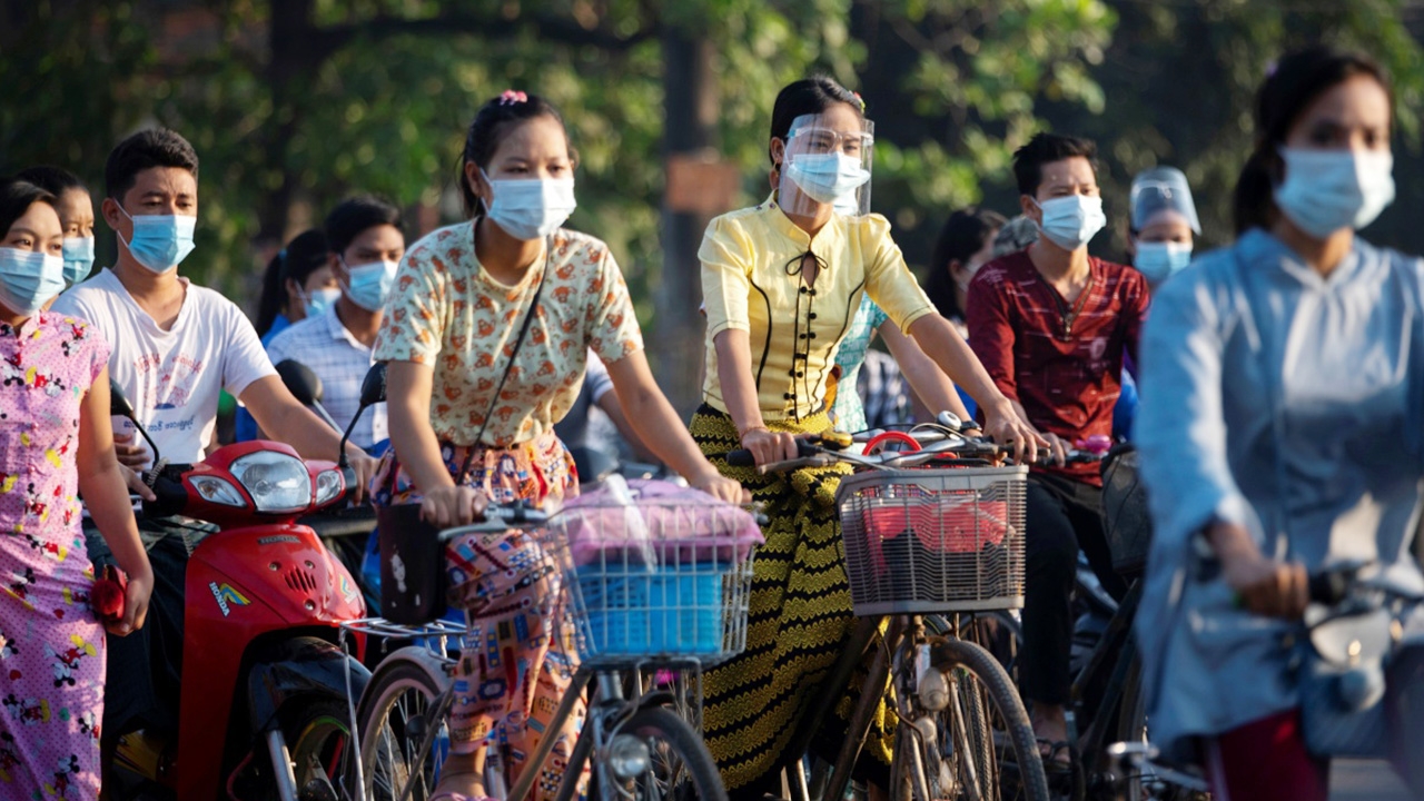 พม่าอ่วม ติดโควิดรายใหม่กราฟยังพุ่ง ยอดสะสมทะลุแสน ย่างกุ้ง หนักสุด 