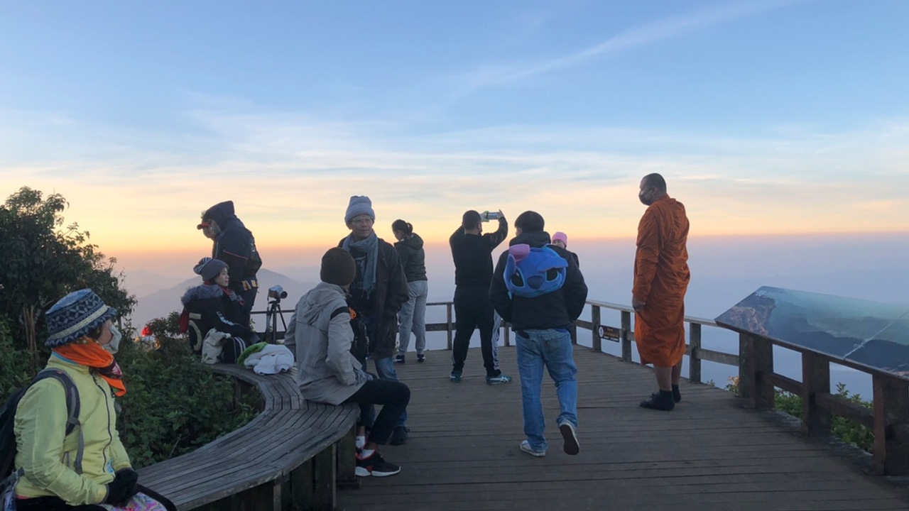  "ดอยอินทนนท์-กิ่วแม่ปาน" หนาวยะเยือก 0 องศา นทท.แห่ชมทะเลหมอก