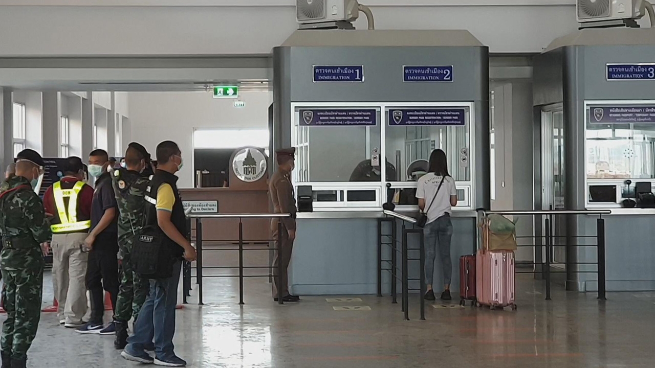 ตากให้คนไทยผ่านด่านกลับได้แต่ต้องกักตัว เมืองส่วยก๊กโก่ถูกล็อกดาวน์แล้ว (คลิป)