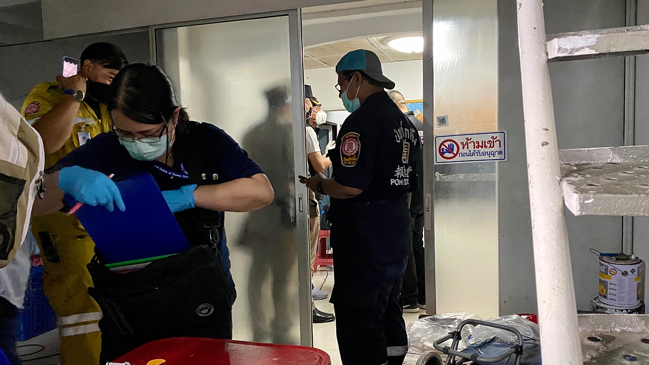 ผัวบีบคอเมียคามือ จับได้แอบมีสัมพันธ์ลึกซึ้งกับลูกน้อง คนงานก่อสร้าง