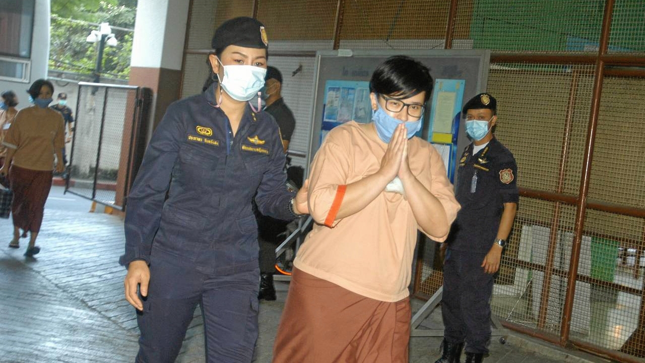 จำคุกนักร้อง 