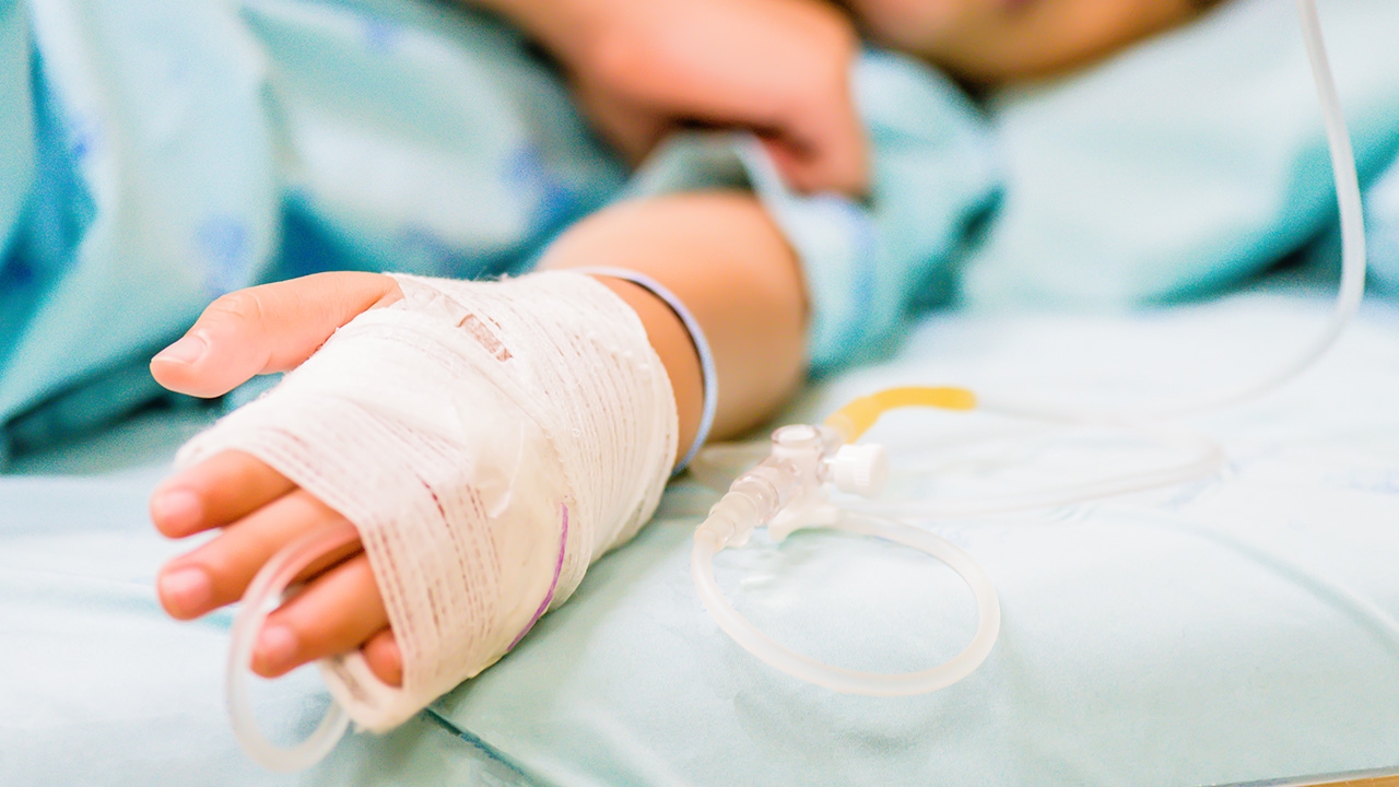 อุทาหรณ์ หมอนำเหรียญ 5 บาทออกจากคอเด็ก 6 ขวบ หลังอมเล่นแล้วเผลอกลืน