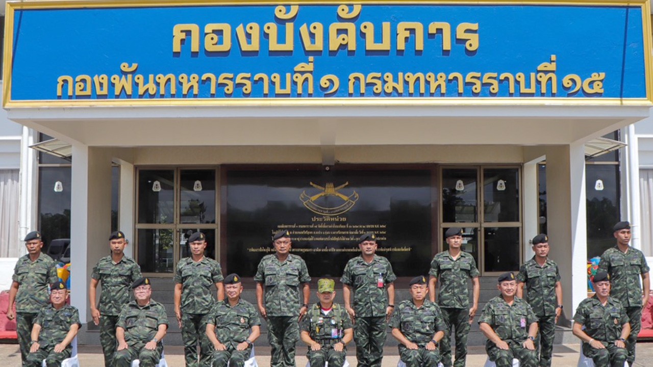 "บิ๊กบี้" ลงใต้เยี่ยมหน่วยฝึกทหารใหม่ ร.15 พัน 1 ก่อนนั่งคุยแบบกันเอง