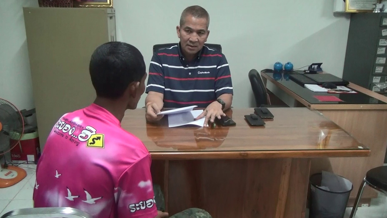 สังคมเสื่อม หนุ่มขี้คุกใช้ ป.2 ส่งยาบ้า แลกเงินหลักร้อย เสพฟรี 2 เม็ด