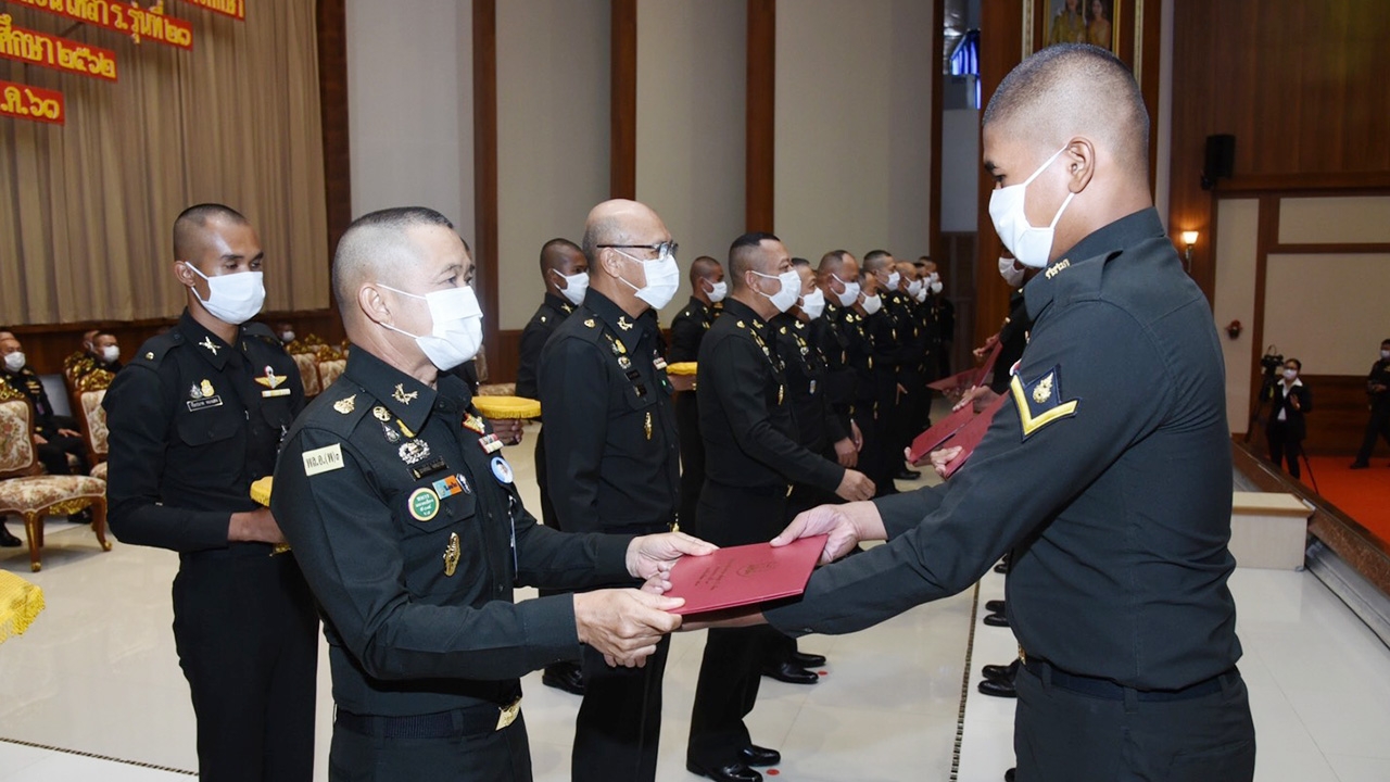 "บิ๊กบี้" นำ "บิ๊กทหาร" ร่วมประดับยศให้ นร.นายสิบทหารบก อย่างสมเกียรติ