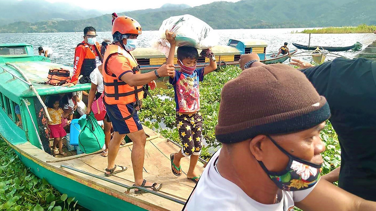 ฟิลิปปินส์ อพยพคนเกือบ 1 ล้าน หนีไต้ฝุ่น ‘โคนี’ พายุแรงสุดรอบ 7 ปี