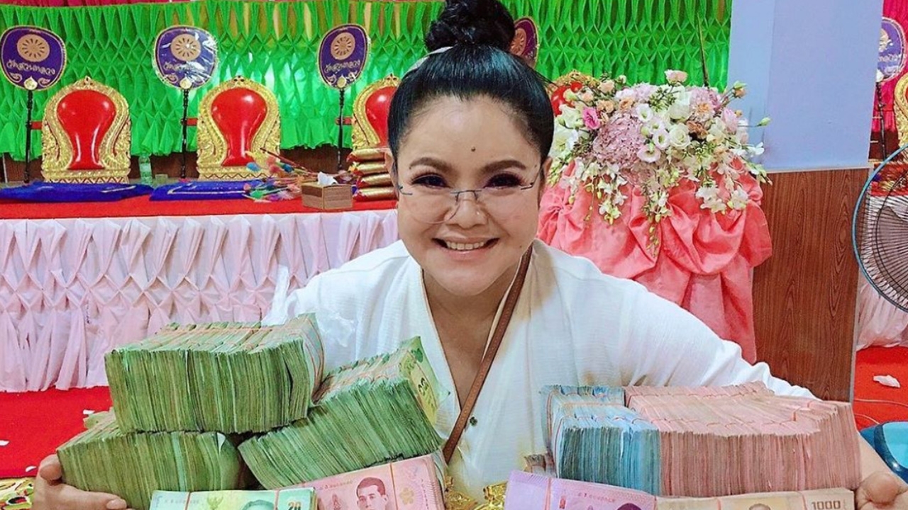 ฮาย อาภาพร เผยเลขเด็ดโค้งสุดท้าย หลังถูกหวยติดกันหลายงวด (คลิป)