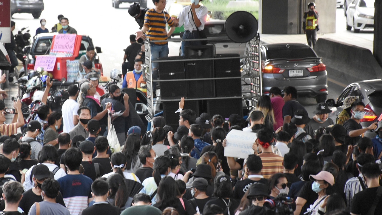 ม็อบ 1 พฤศจิกา ชุมนุมแยกอุดมสุข แกนนำปราศรัย ประกาศจะมีแถลง