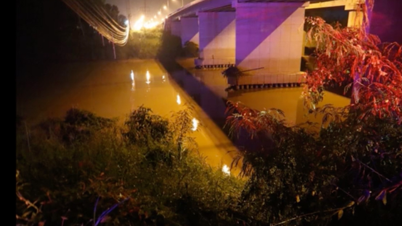 ทนายหนุ่มพิษณุโลกขับเก๋งข้ามสะพาน หน้าวัดยางเอน ตกแม่น้ำน่านเสียชีวิต