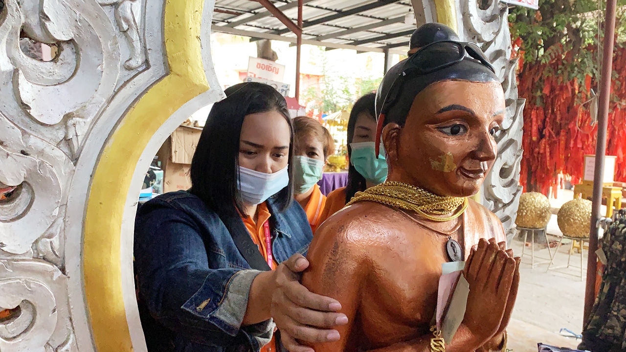 "ไอ้ไข่" ให้โชค สาวถูกหวย 12 ล้าน รุดแก้บน ส่องเลขปลายประทัดลุ้นเฮอีก