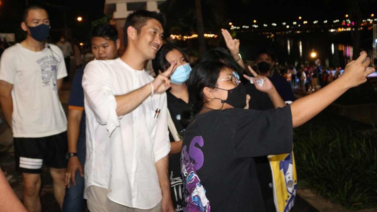 ศาลยกคำร้อง ขอหมายจับ "ธนาธร" ชี้เป็นอดีต ส.ส. ไม่มีพฤติการณ์หลบหนี 