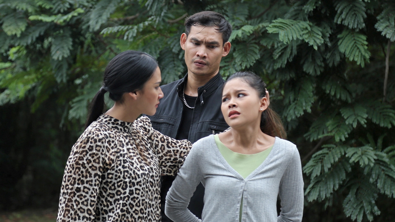 “ไข่มุก-ฝน” โดนซ้อมอ่วม “พิมพ์” โหด จิกตบคลุกฝุ่น ใน “นางฟ้าลำแคน”