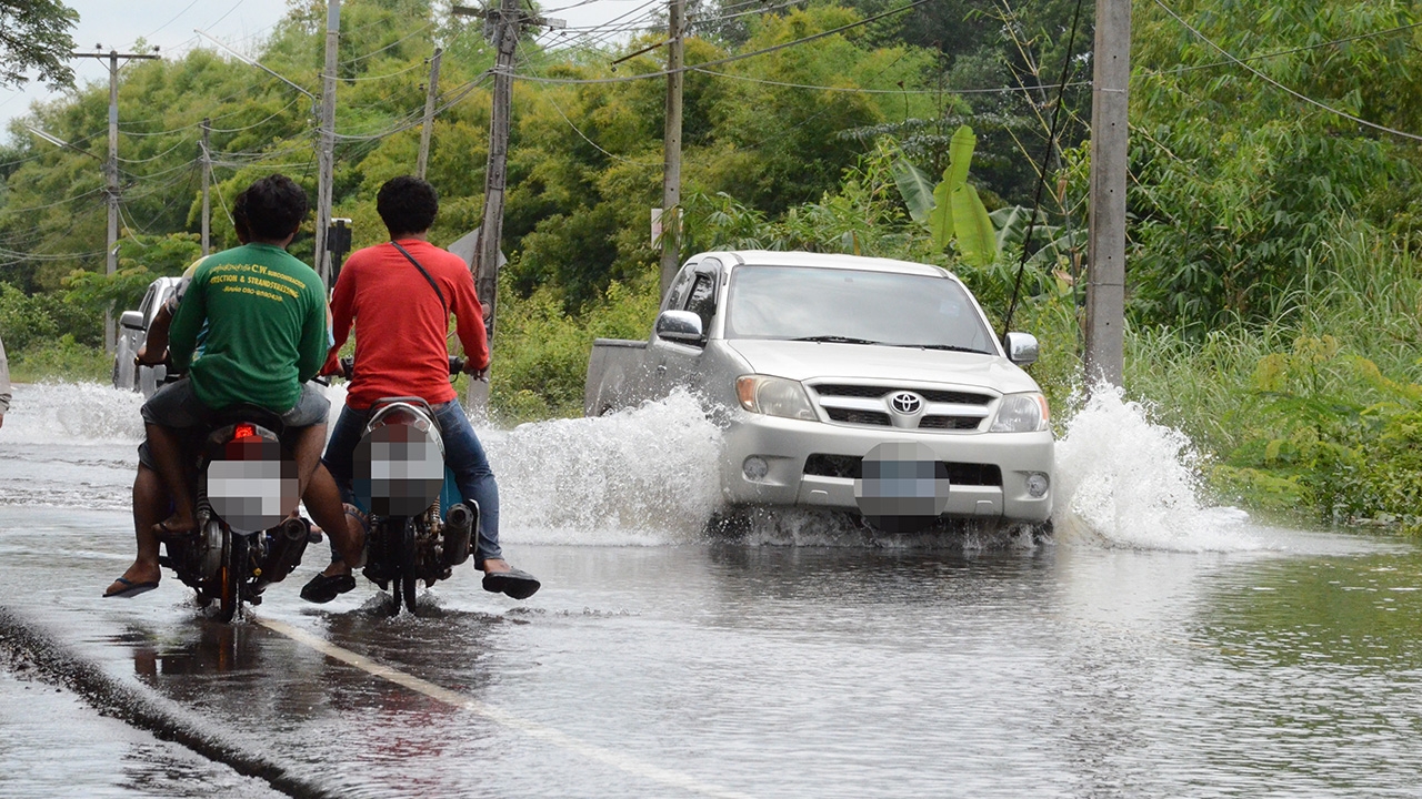 ผู้ว่าฯโคราช สั่งระบายน้ำลำตะคองเพิ่มเท่าตัว คาดพายุ "โมลาเบ" ทำอ่วมแน่