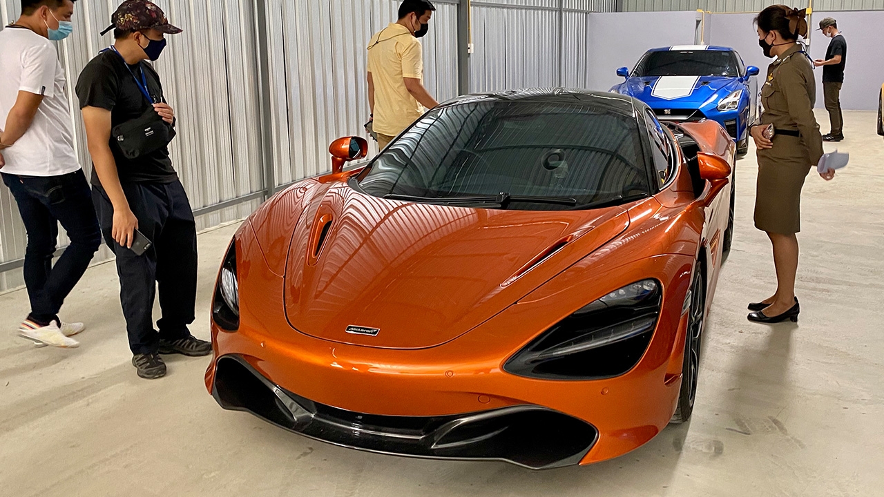 ตามบี้แก๊งพนันออนไลน์ ยึดซุปเปอร์คาร์ 110 ล้าน นำซุกโกดังย่านนนทบุรี